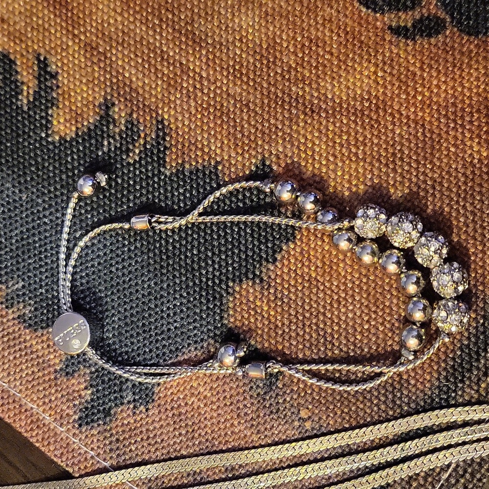 2 Bracelets - Picture 3 of 6